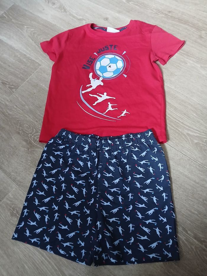 Ensemble tee shirt et short 8 ans