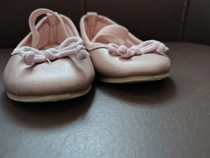 Ballerine rose poudré taille 22 porté une fois pour une fête en intérieur - photo numéro 2
