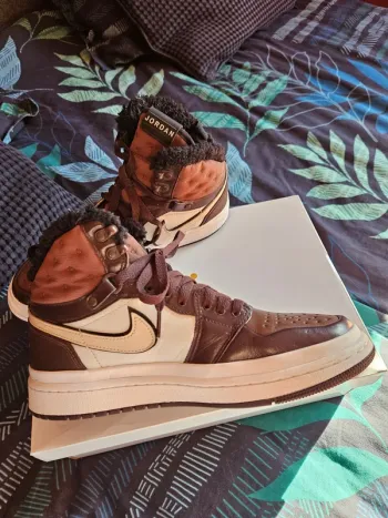 Magnifique paire de Jordan 1 Acclimate portées 1 fois.