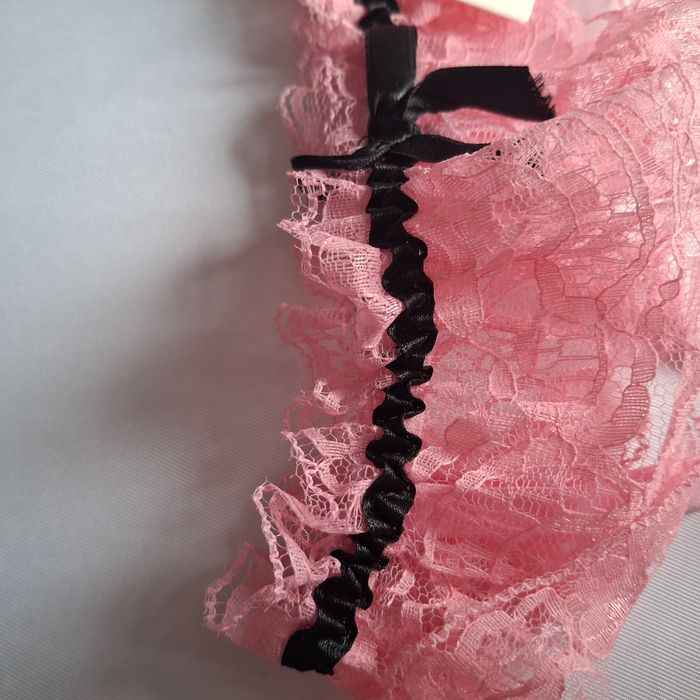 Porte jarretelle en dentelle rose et noir NEUF avec étiquette - photo numéro 7