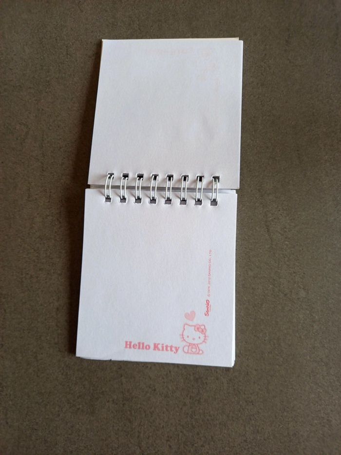 Boîte Hello Kitty et accessoires - photo numéro 12