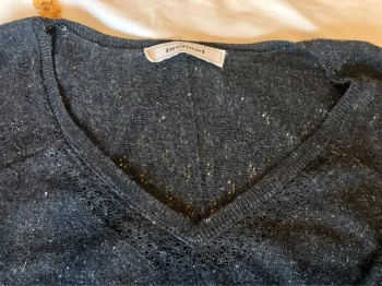 Joli pull gris et argenté