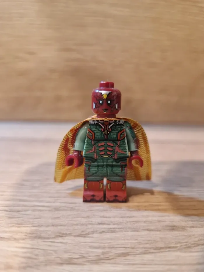 Figurine type lego Vision La sorcière rouge Wanda Marvel
