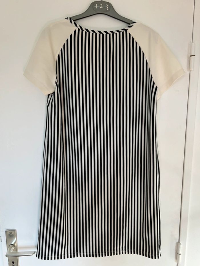Robe manches courtes - photo numéro 2