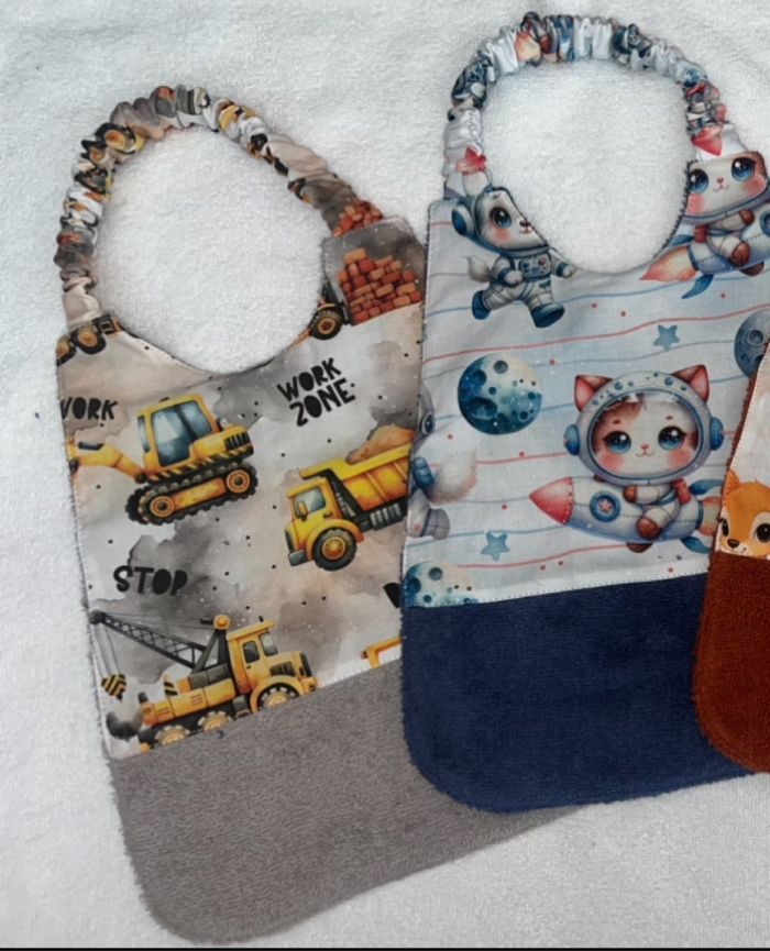 Bavoir élastique 12/36 mois. - photo numéro 2