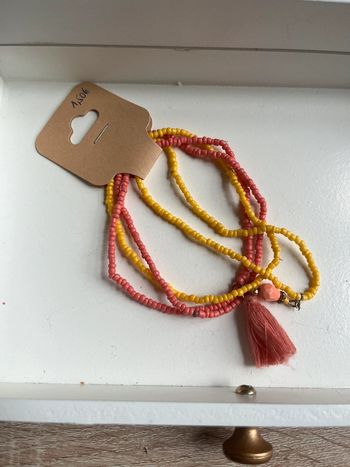 Lot 4 bracelets neufs