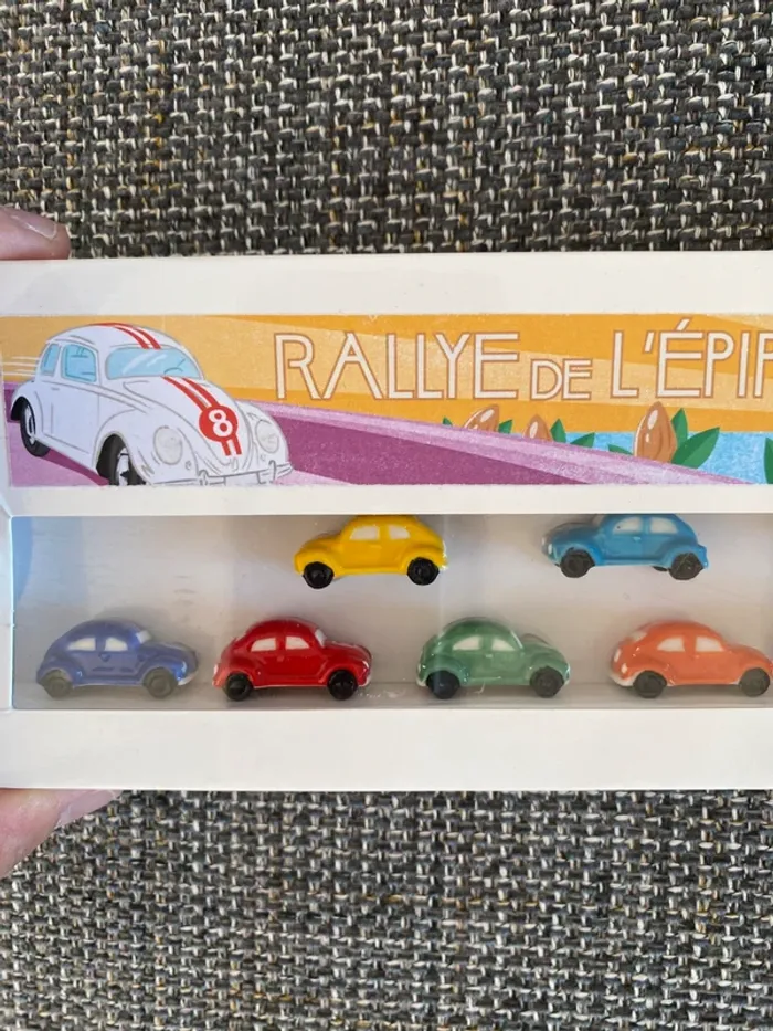 🚗 Coffret de collection – 9 fèves voitures Coccinelle – État neuf - photo numéro 3