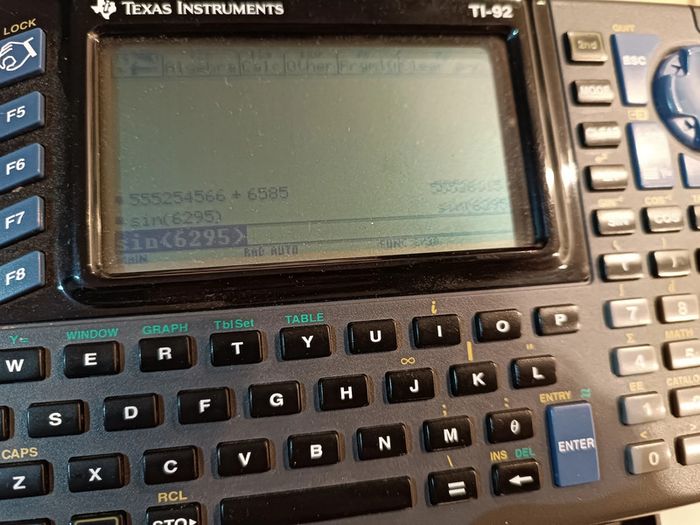 calculatrice scientifique Texas Instruments modèle TI-92 - photo numéro 7