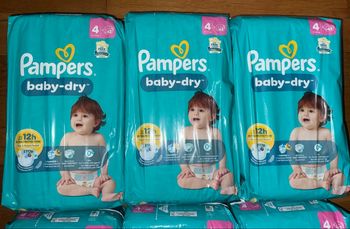 3 paquets de couches Pampers  taille 4