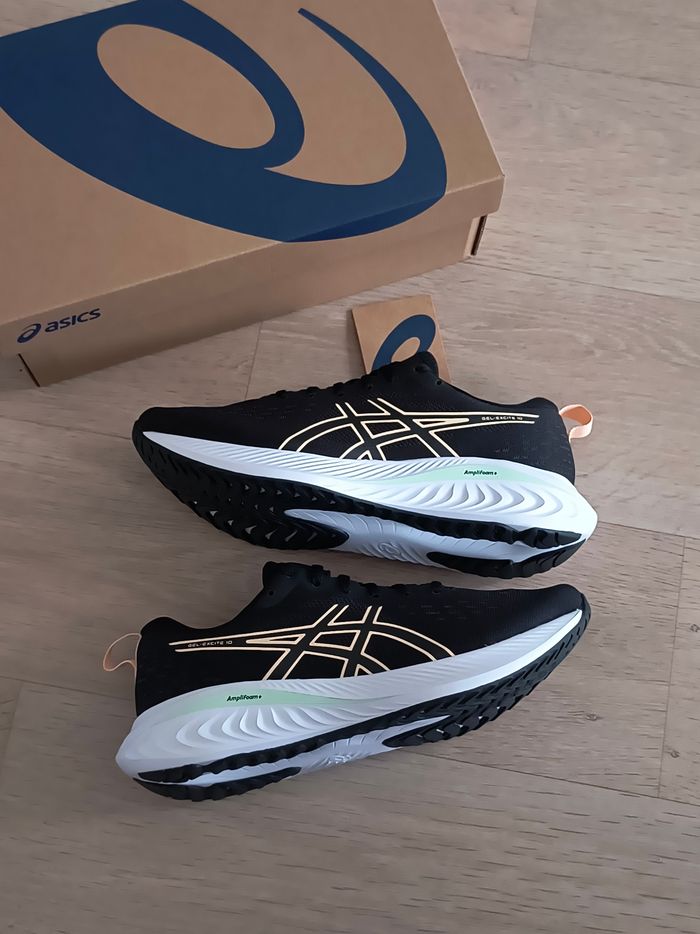 Baskets chaussures running Asics gel taille 40.5 neuves - photo numéro 2