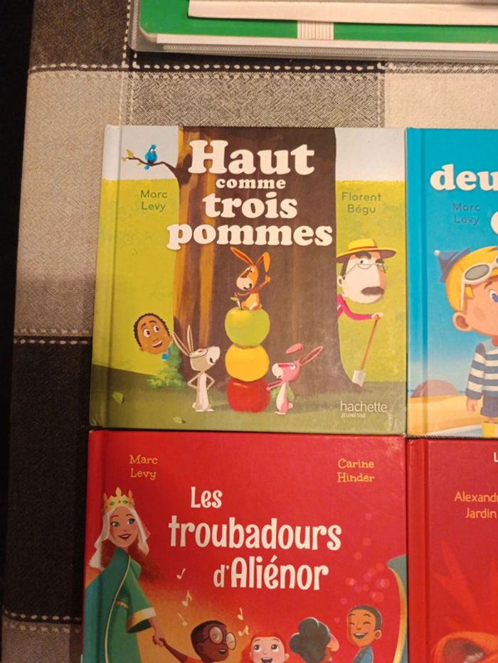 Lot de 8 livres Macdo divers - photo numéro 2