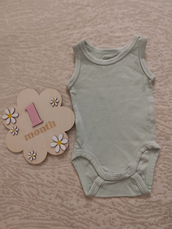 Lot 5 bodies sans manches jamais utilisés - photo numéro 3