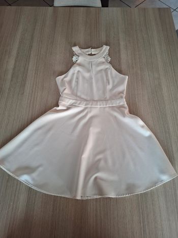 Robe blanche attacher au cou dos nu