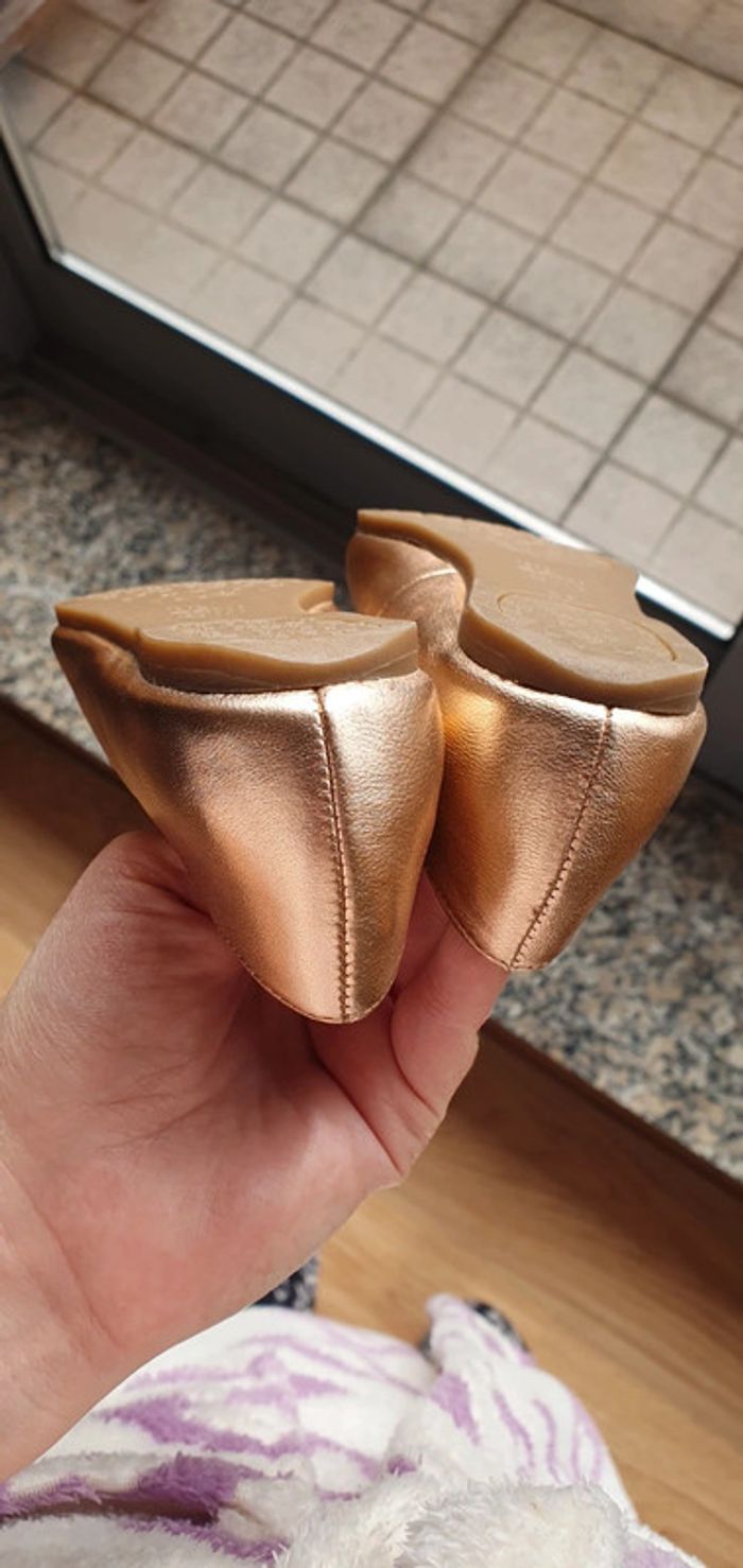 Sapato dourado tamanho 28 - photo numéro 7