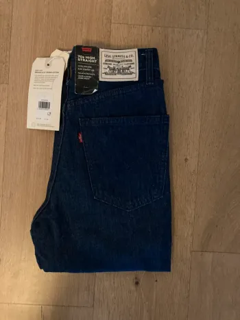 Levi’s 70s high straight ultra high rise slim straight leg couleur brut