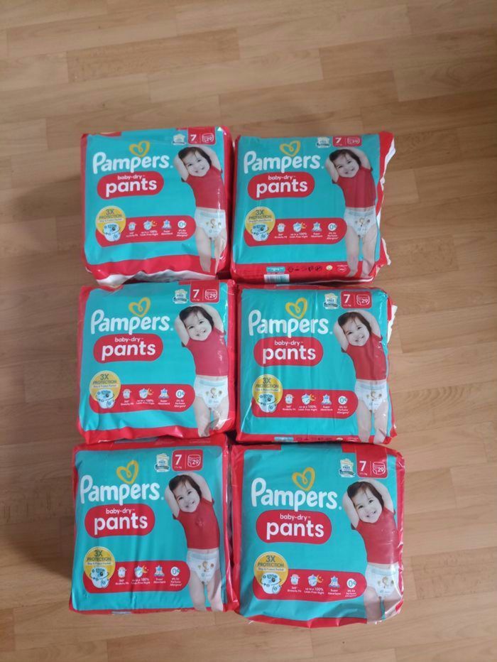 Six paquets de couches Pampers pants culottes T7 taille 7