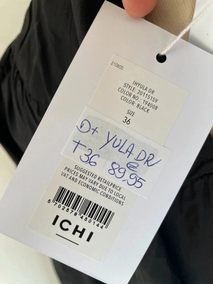 Fabuleuse tunique noire col haut resserré - photo numéro 9