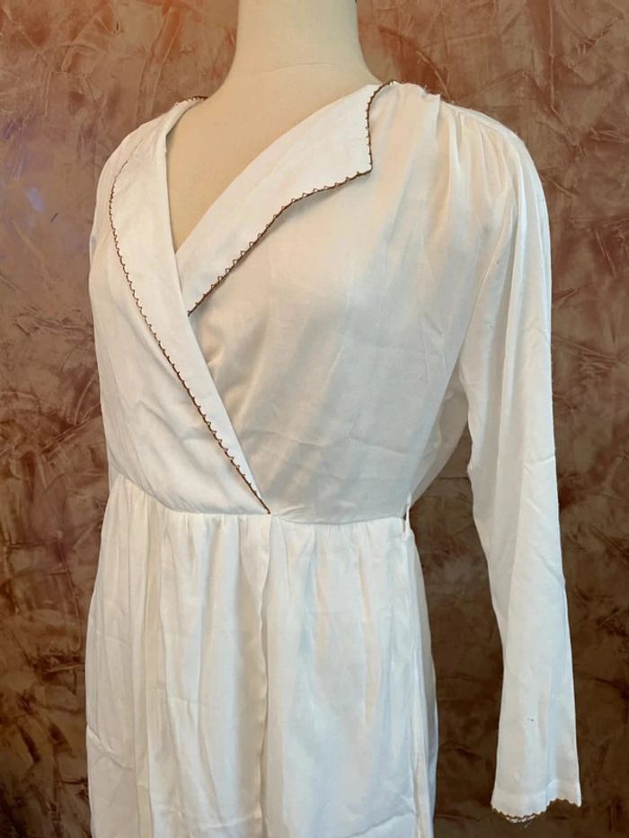 Robe écru cache-coeur