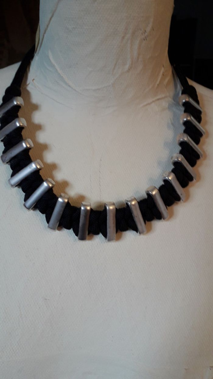 Collier cordon tressé noir et métal argenté
