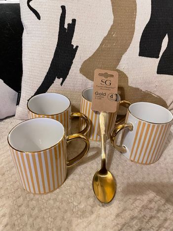 Tasses et cuillères