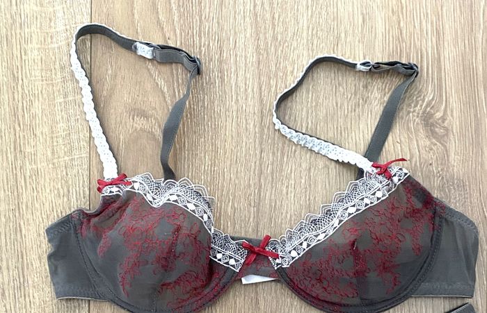Soutien gorge gris/rouge T85B