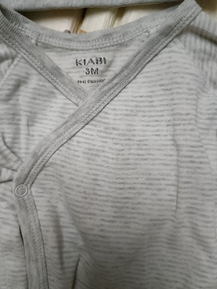 Lot bodies Kiabi taille 3 mois - photo numéro 4