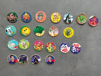 Lot pogs anciens divers