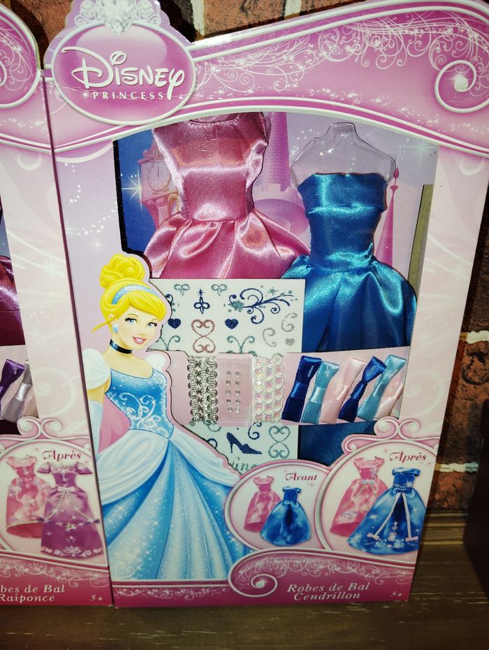 Lot de deux coffrets robes à customiser Disney princesses - photo numéro 3