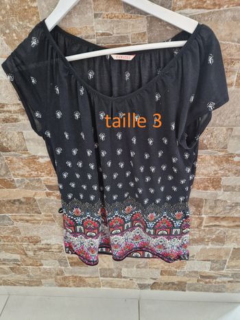 1 t-shirt noir avec motifs taille 3 marque camaieu