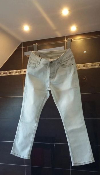 pantacourt en jeans taille 38 état neuf