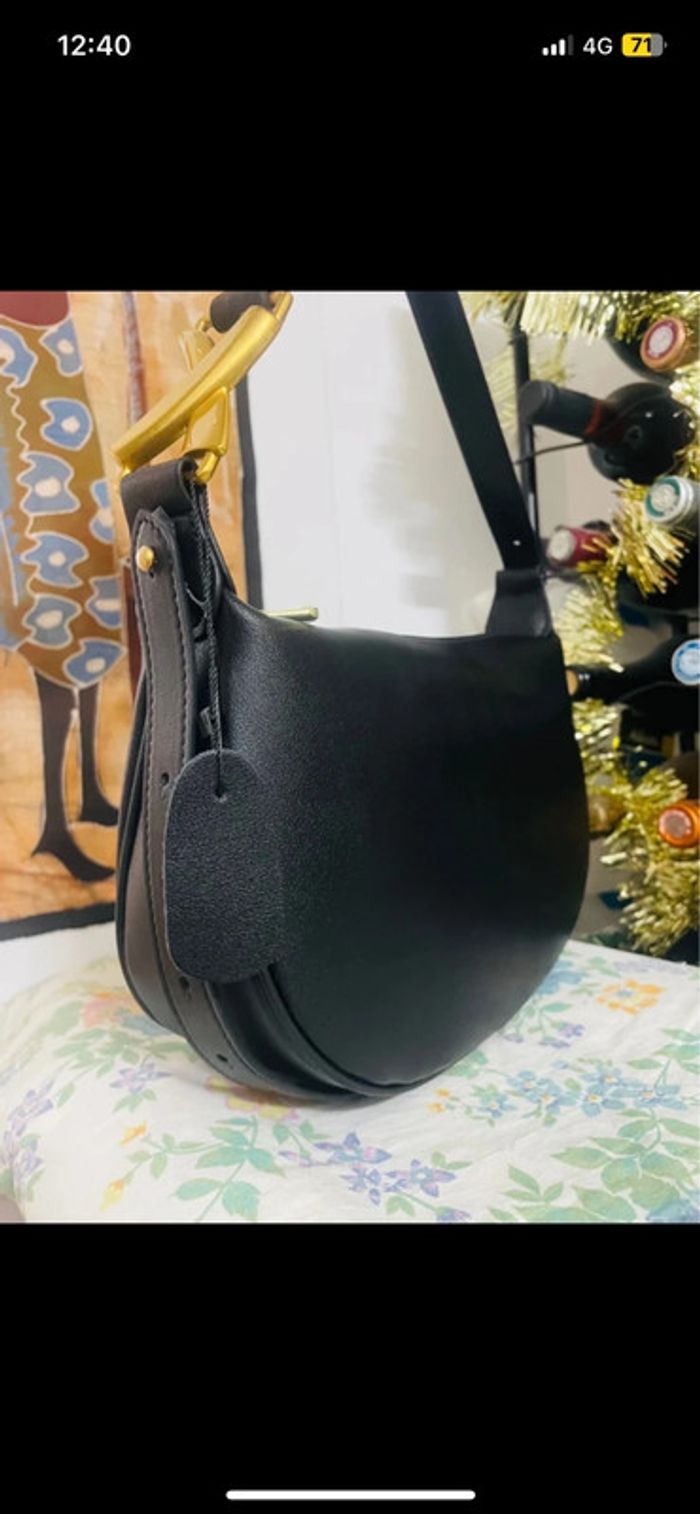 Magnifique sac à main en cuir noir valeur neuf 78 € - photo numéro 3