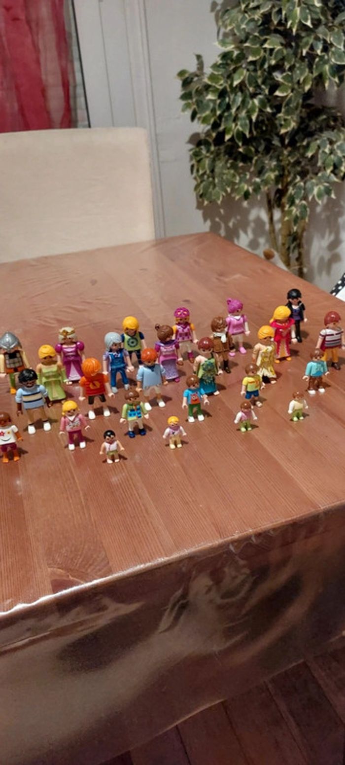 Lot de 27 personnages playmobil
