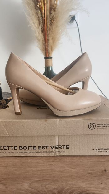 Escarpins Clarks Pavona Court  cuir beige (sand leather – taille 39,5