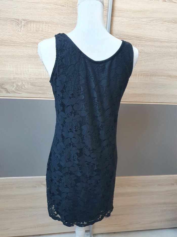 Robe en dentelle - photo numéro 2