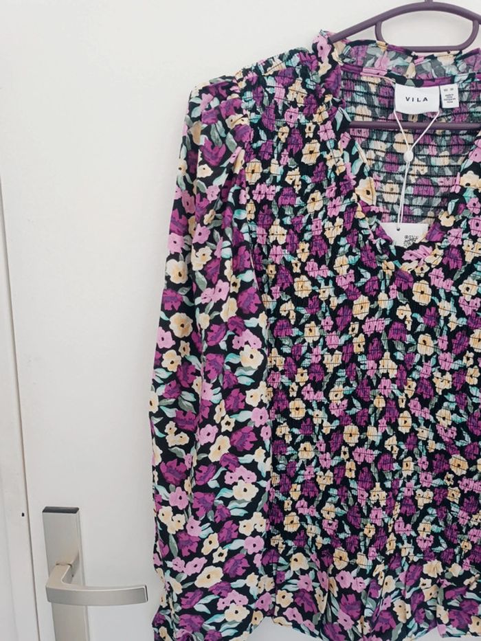 Blouse fleurie à volants Vila Taille 38 Neuf avec étiquette