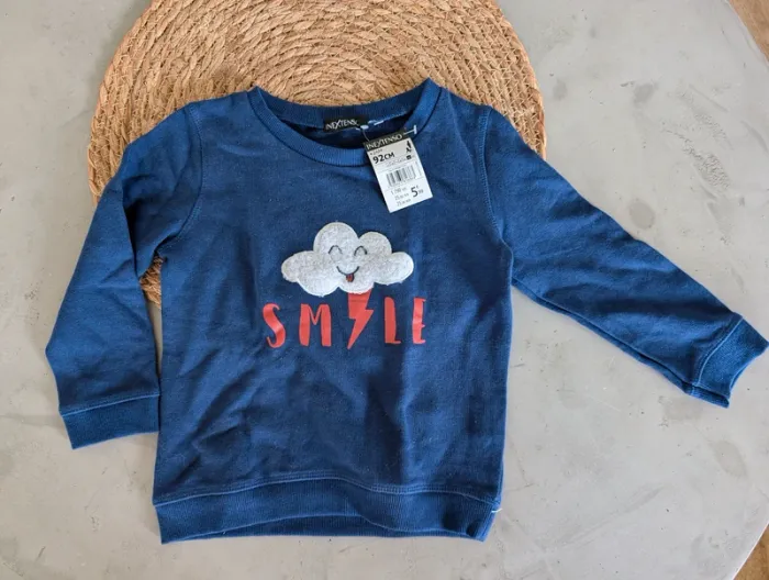 Pull bleu neuf 24 mois