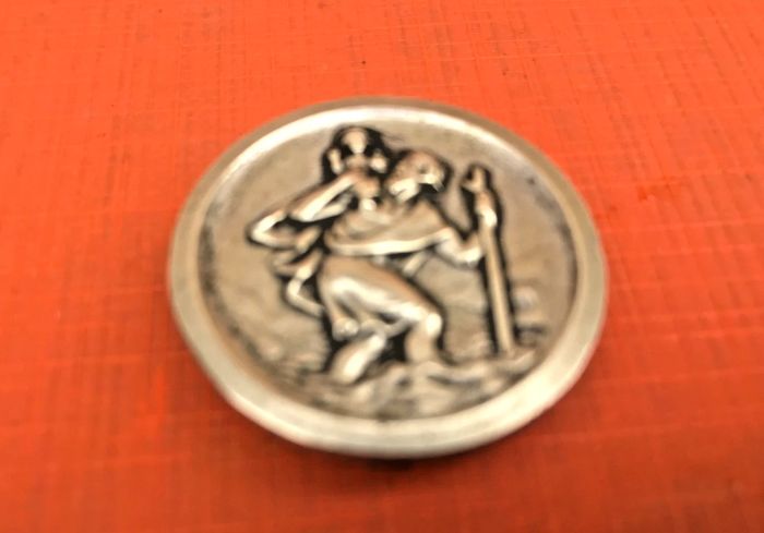 Ancienne médaille aimantée (automobile) Saint-Christophe (Saint-Patron des voyageurs) - photo numéro 2