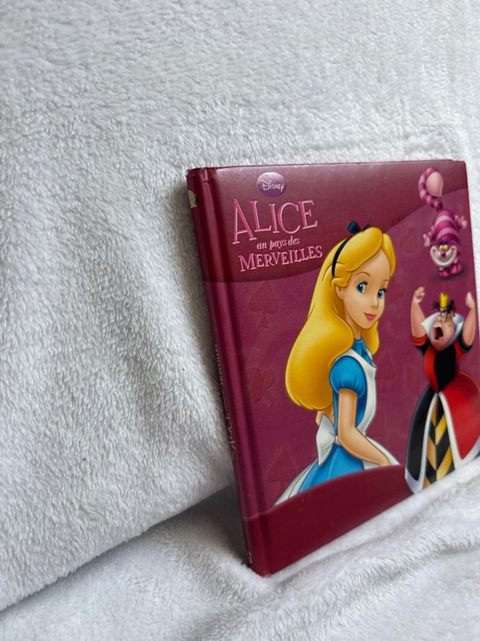 Livre Disney Alice aux pays des merveilles - photo numéro 3