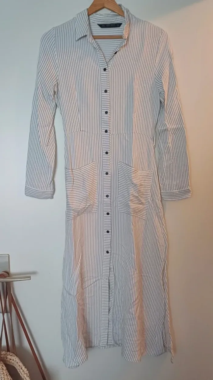 Robe chemise longue Zara blanche rayee