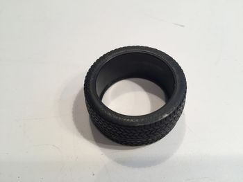 Pneu avant pièce détachée miniature Ferrari 550 maranello 1996 1/18 burago #A16