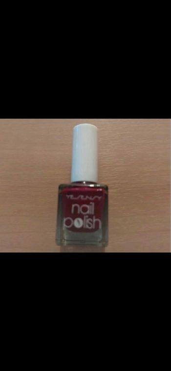 1 vernis bordeaux foncé 