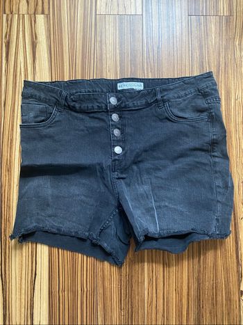 Short en jean noir