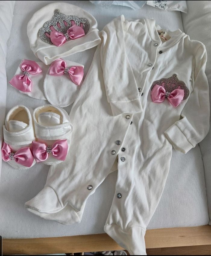 Ensemble 0-3 mois bébé fille neuf