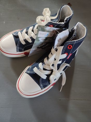 Baskets neuves à fermeture éclair et lacets 