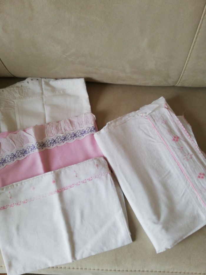 Lot taies oreillers et drap