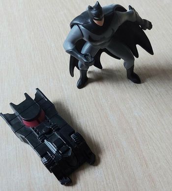 Lot Figurines  Batman/Robin/ Batmobile