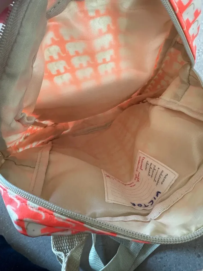 Sac à dos Engel abimé sur un coté, 21x27cm - photo numéro 5