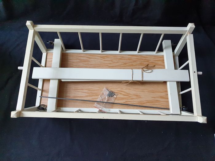 Ancienne bercelonnette lit pour poupée en bois vintage Années 90 - photo numéro 4