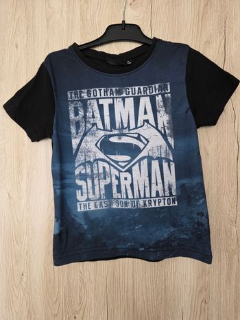TEE-SHIRT BATMAM SUPERMAN TAILLE 4ANS  MARQUE SUPERMAN