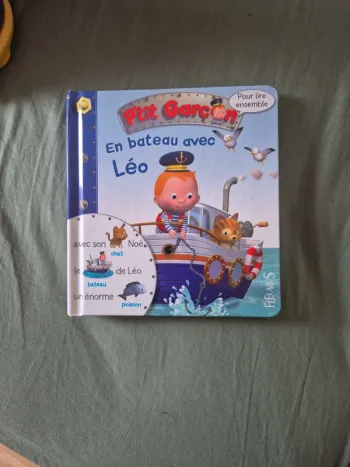 Livre ptit garçon en bateau avec leo